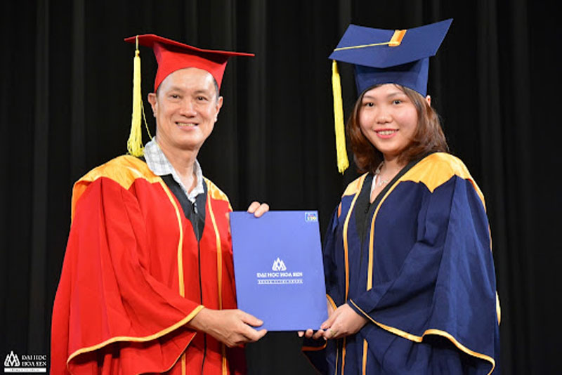 Đồng phục tốt nghiệp đại học Hoa Sen