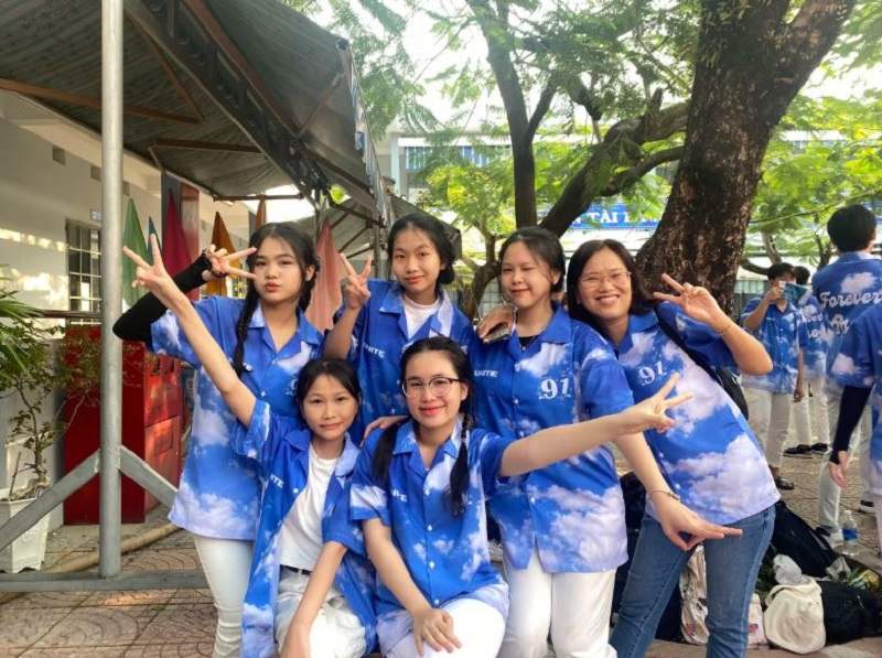 May áo đồng phục lớp bắt trend, sáng tại tại xưởng may Thành Nghị