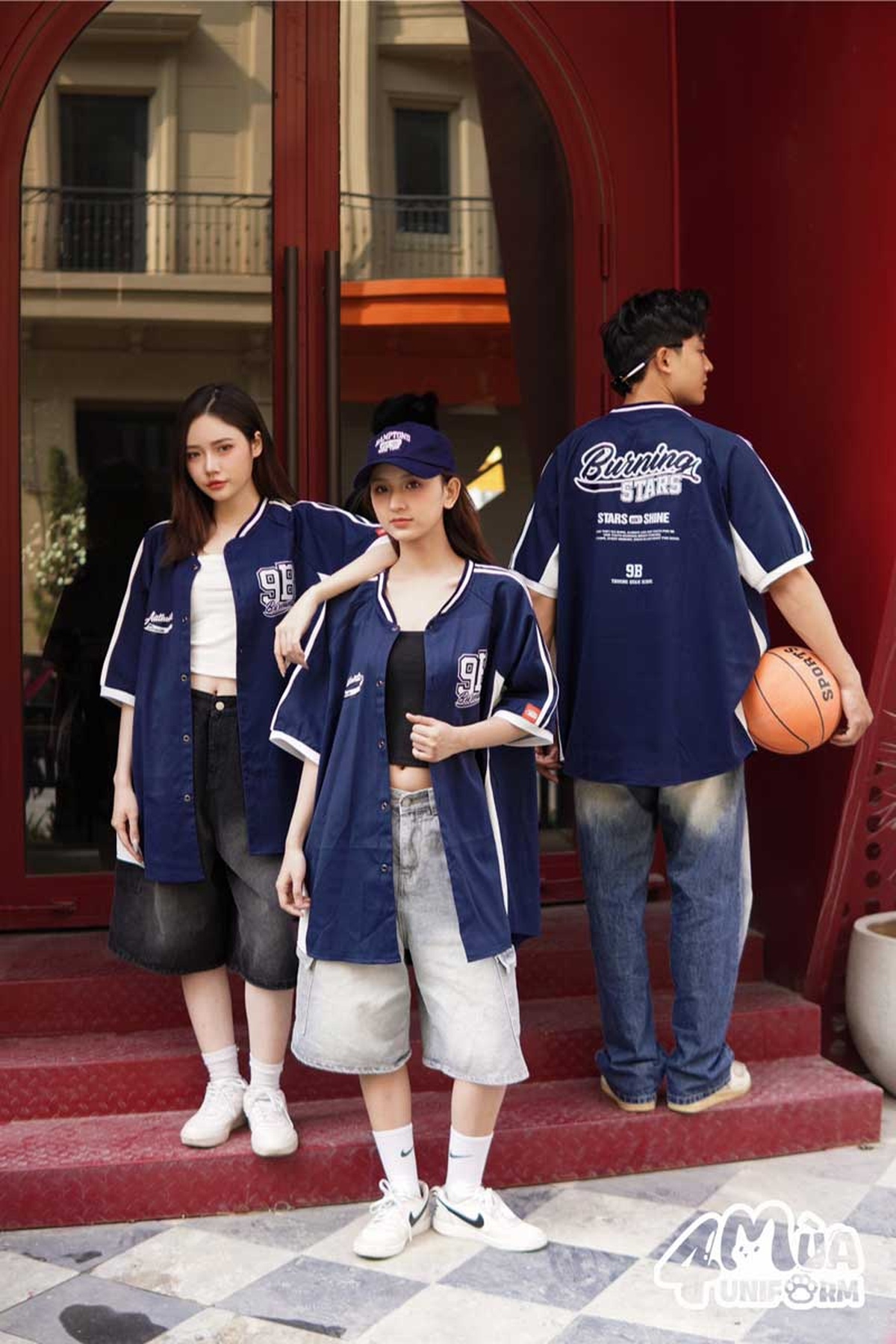 Áo lớp phối cùng quần jeans tạo phong cách trẻ trung, bụi bặm và dễ ứng dụng hằng ngày