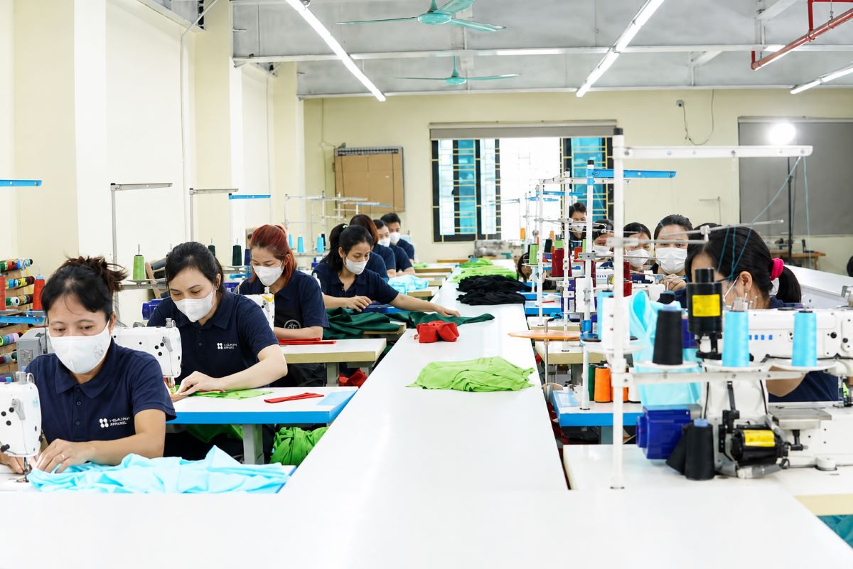 BonMuaUniform luôn cung cấp những mẫu áo lớp bền đẹp theo thời gian
