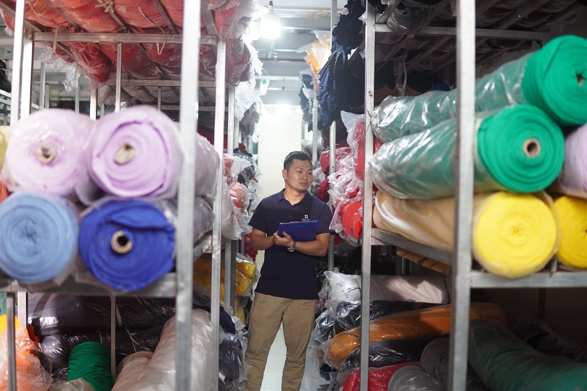 Bốn Mùa Uniform sở hữu kho vải chất lượng, đa dạng màu sắc 