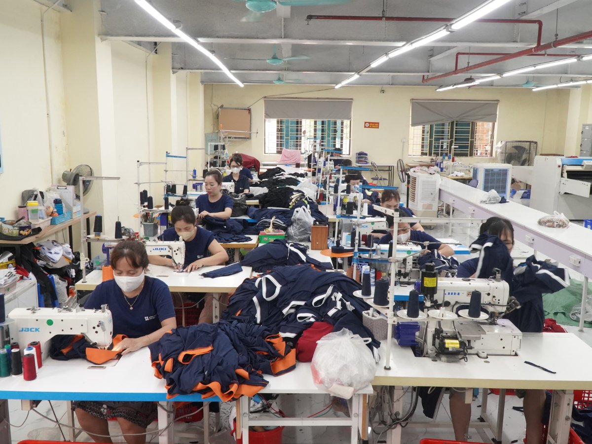 Bốn Mùa Uniform đồng hành cùng lớp tạo nên logo áo lớp đẹp, ấn tượng và mang dấu ấn riêng